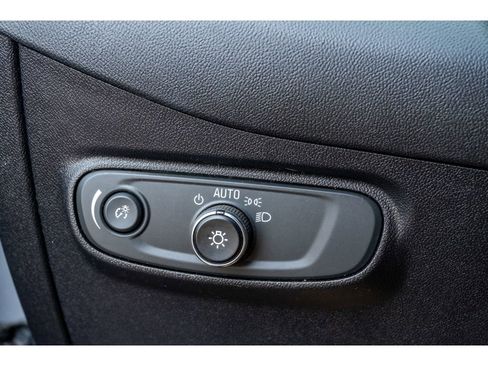 Used 2018 Chevrolet Equinox LT w/ Sun & Infotainment Package image 28