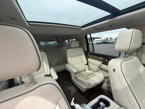 Used 2022 GMC Yukon XL Denali image 6