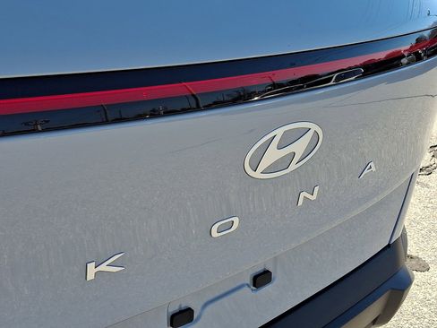 Used 2025 Hyundai Kona SEL image 30