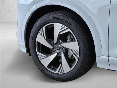 Used 2025 Audi Q6 e-tron Prestige w/ 20" Wheel Package AWD/4WD image 9