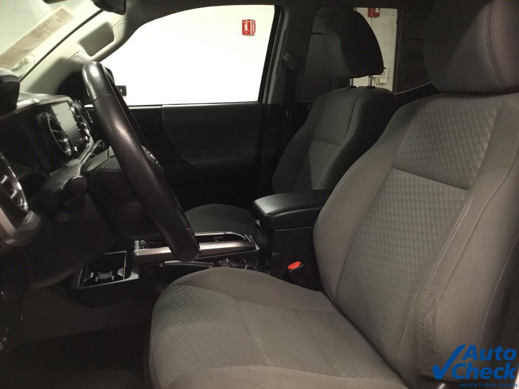 Used 2021 Toyota Tacoma SR5 AWD/4WD image 30
