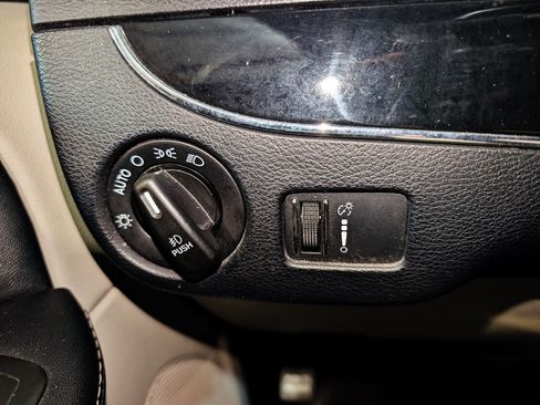 Used 2019 Dodge Grand Caravan SXT FWD image 37