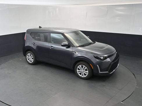 Used 2023 Kia Soul LX FWD image 33