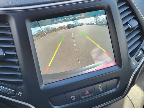 Used 2021 Jeep Cherokee Latitude Lux w/ Comfort/Convenience Group image 17