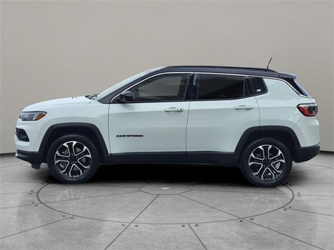 Certified 2023 Jeep Compass Limited image 9