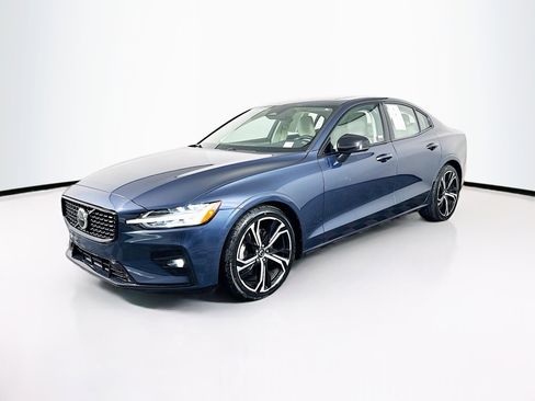 Used 2024 Volvo S60 B5 Core image 3