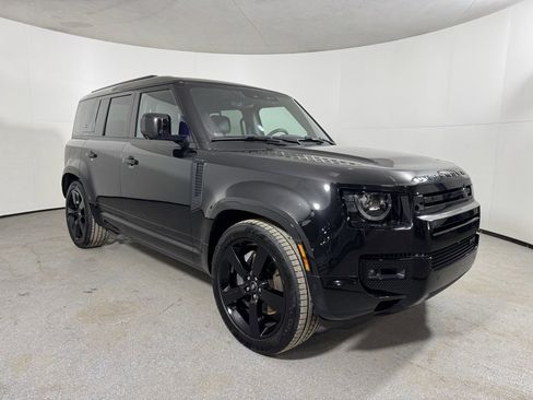 Used 2023 Land Rover Defender 110 X-Dynamic SE image 3