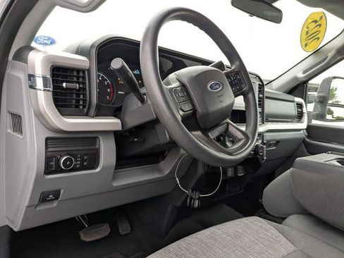Used 2025 Ford F250 XLT AWD/4WD image 2