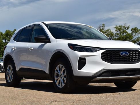 Certified 2023 Ford Escape Active AWD/4WD image 3