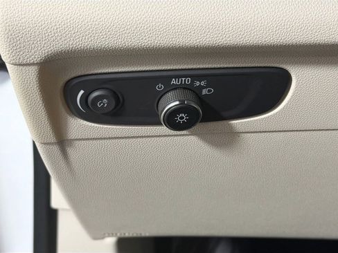 Used 2021 Buick Envision Essence FWD image 13
