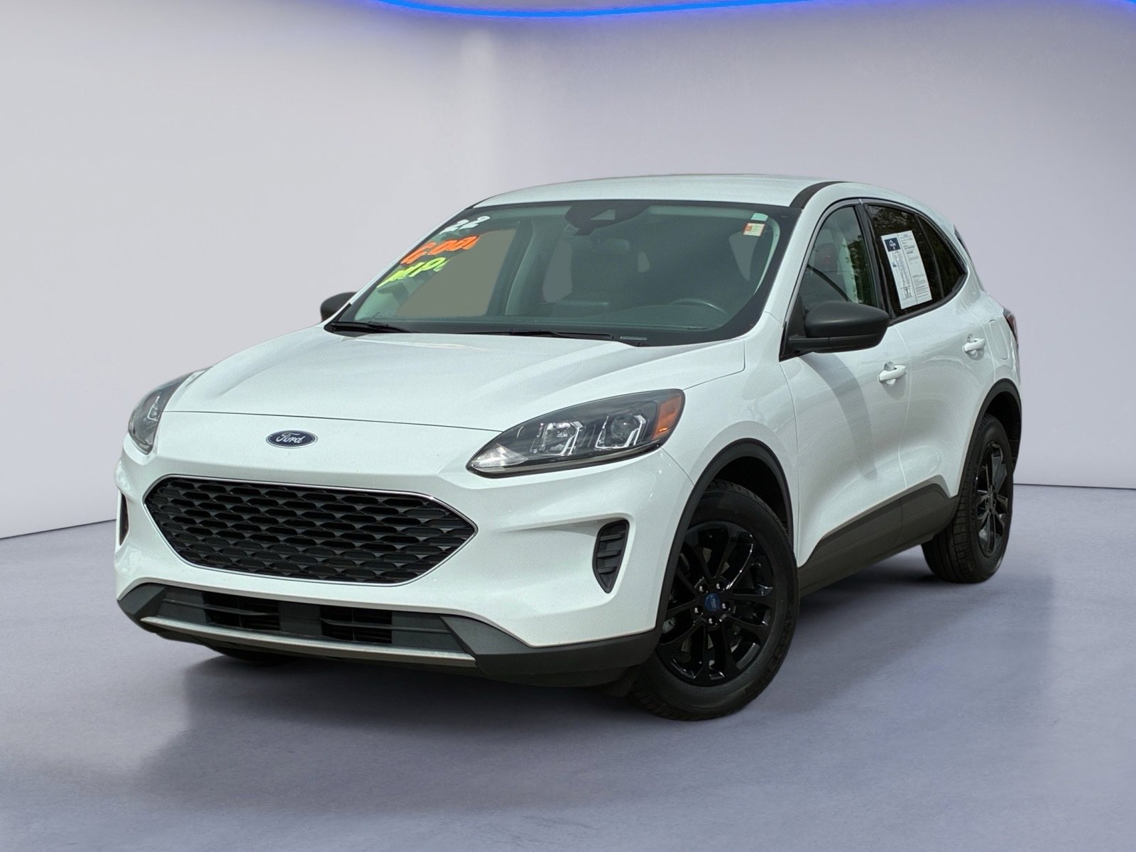 Used 2022 Ford Escape SE w/ Cold Weather Package FWD image 2