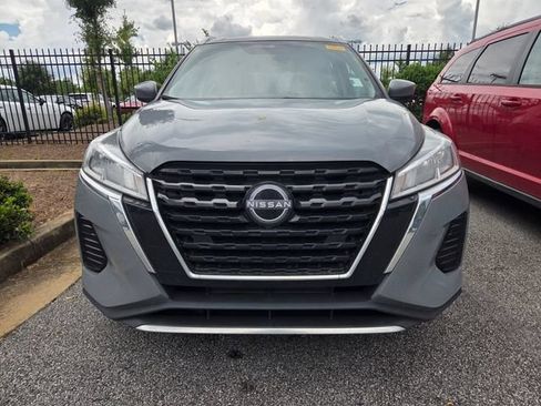 Used 2023 Nissan Kicks SV FWD image 2