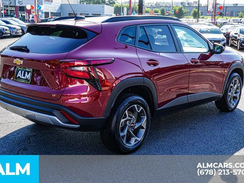 Used 2025 Chevrolet Trax LT FWD image 5