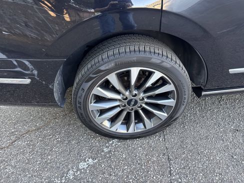 Used 2021 Lincoln Navigator Reserve RWD image 9