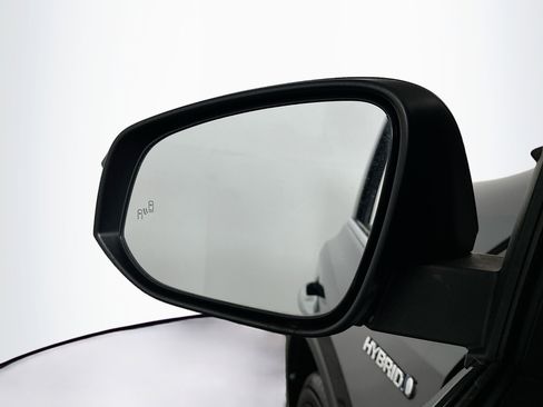 Used 2018 Toyota RAV4 Limited image 16