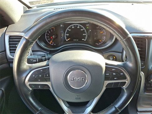 Used 2021 Jeep Grand Cherokee Laredo image 20