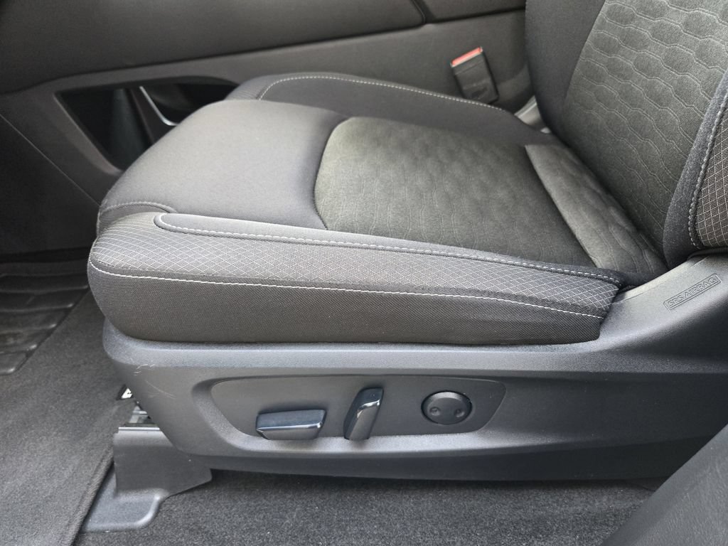 Used 2024 Nissan Pathfinder SV FWD image 18