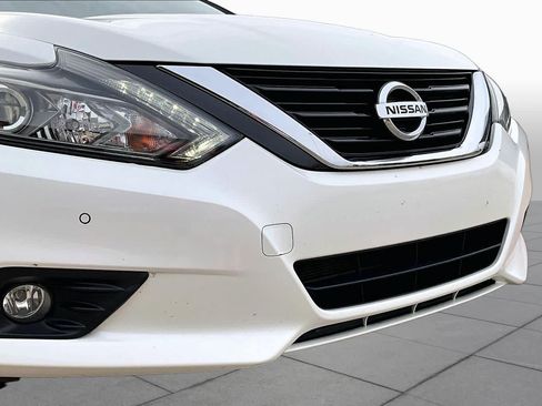 Used 2018 Nissan Altima 3.5 SL FWD image 29