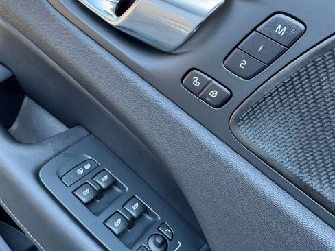 Used 2023 Volvo XC60 B5 Ultimate w/ Climate Package image 32