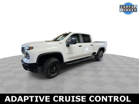 Used 2025 Chevrolet Silverado 2500 ZR2 w/ Technology Package image 4