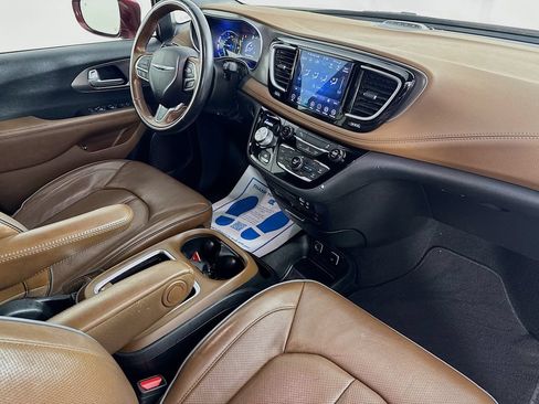 Used 2020 Chrysler Pacifica Limited FWD image 37