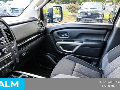 Used 2024 Nissan Titan SV w/ SV Convenience Package RWD image 35