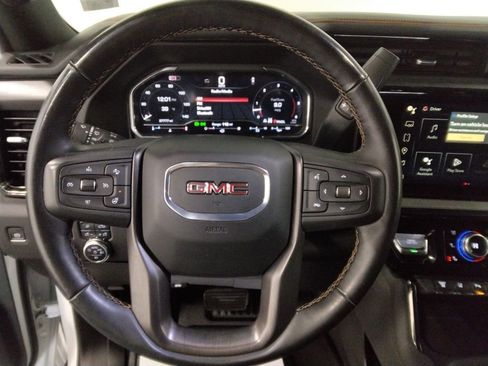 Used 2025 GMC Sierra 2500 AT4 image 9