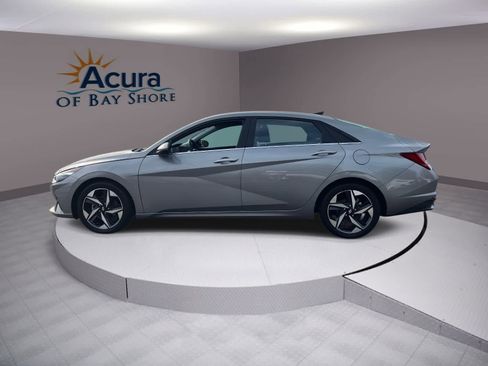 Used 2023 Hyundai Elantra Limited image 2