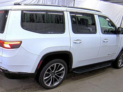 Used 2024 Jeep Wagoneer Series III AWD/4WD image 6