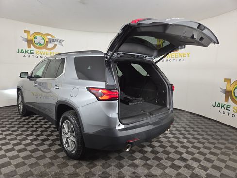 Used 2023 Chevrolet Traverse LT w/ Rear Camera Mirror Package image 31