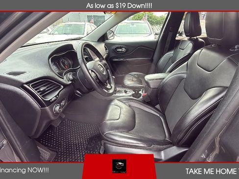 Used 2019 Jeep Cherokee Latitude Plus AWD/4WD image 10