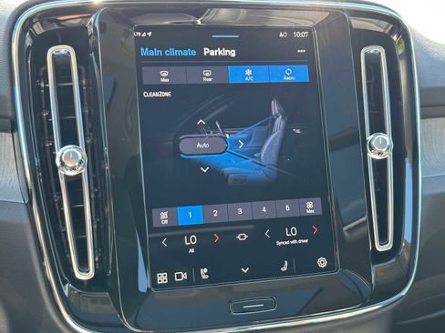 New 2025 Volvo XC40 B5 Ultra w/ Climate Package image 28