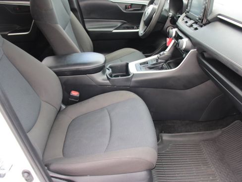 Certified 2022 Toyota RAV4 LE AWD/4WD image 19