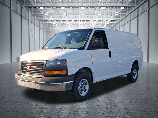 Used 2018 GMC Savana 2500 w/ Driver Convenience Package RWD image 3