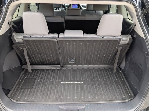 Used 2023 Toyota Highlander L image 14