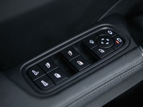 Certified 2022 Porsche Cayenne AWD/4WD image 24