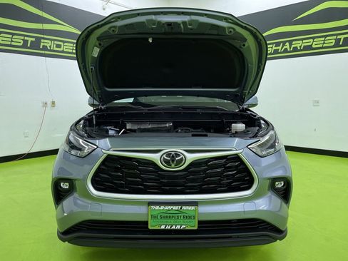 Used 2023 Toyota Highlander XLE image 4