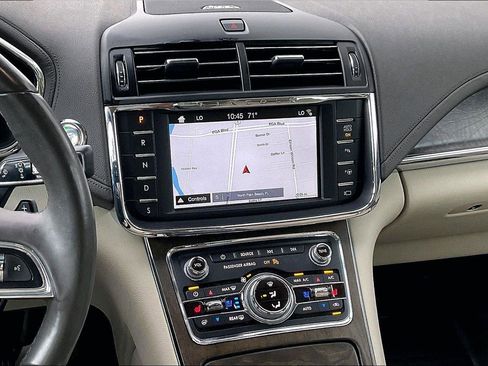 Used 2019 Lincoln Continental Reserve AWD/4WD image 9