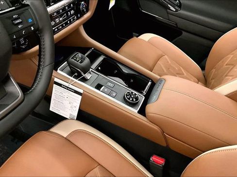 New 2026 Nissan Pathfinder Platinum image 9