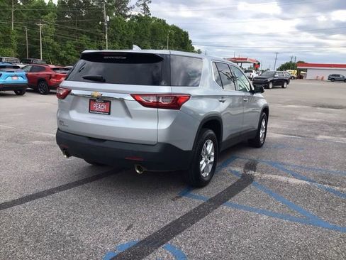 Used 2019 Chevrolet Traverse LS image 3
