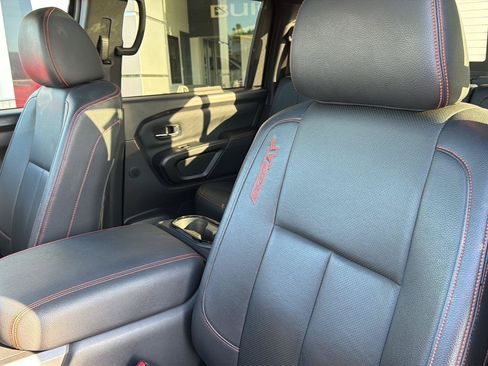 Used 2021 Nissan Titan PRO-4X w/ Pro-4x Convenience Package AWD/4WD image 15