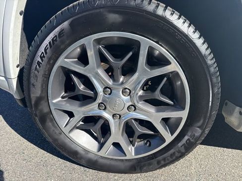 Used 2020 Jeep Grand Cherokee Overland image 5