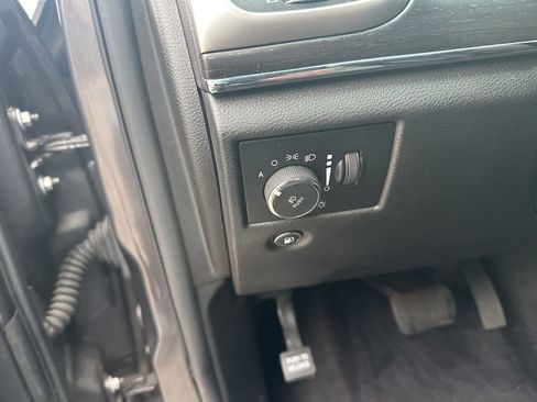 Used 2018 Jeep Grand Cherokee Limited image 19