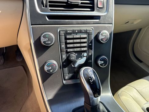 Used 2015 Volvo S60 T5 Premier image 18