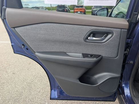 Used 2023 Nissan Rogue SV AWD/4WD image 21