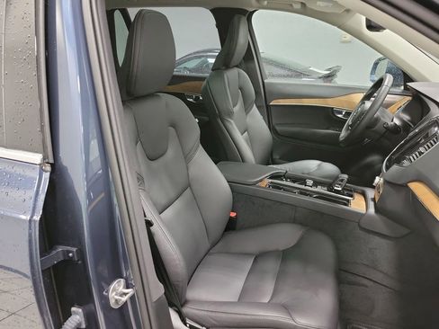 Used 2025 Volvo XC90 B5 Plus w/ Protection Package Premier image 30