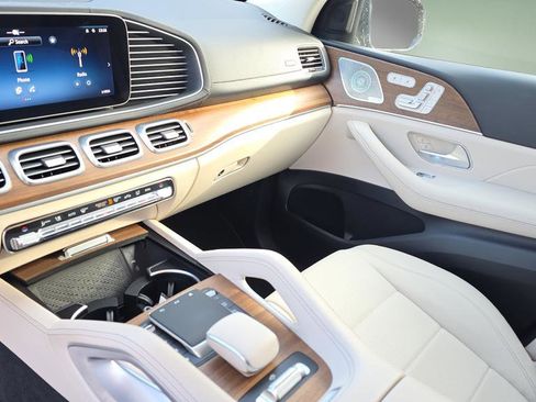 Used 2024 Mercedes-Benz GLS 450 4MATIC image 27