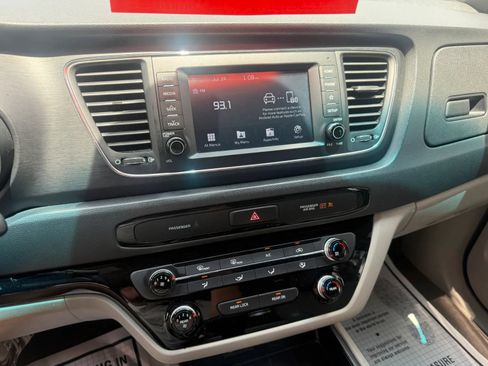Used 2021 Kia Sedona LX FWD image 15