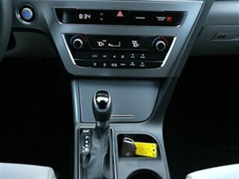 Used 2016 Hyundai Sonata SE FWD image 19