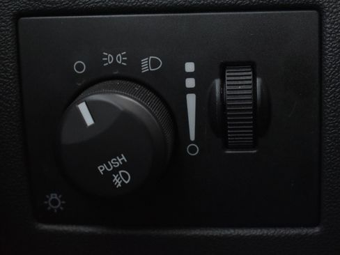 Used 2009 Dodge Challenger R/T w/ Sound Group RWD image 17